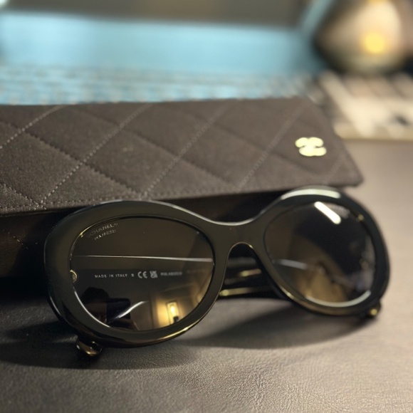 CHANEL SUNGLASSES - Picture 2 of 4